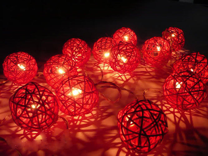 1 Set of Red 5cm Rattan Cane 20 Ball Battery Powered 3m String Lights Christmas Gift Home Wedding Party Bedroom Decoration Table Centrepiece